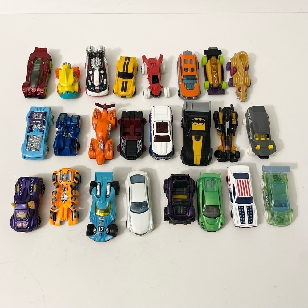 Lot of 24 Diecast Hot Wheels Toy scars
